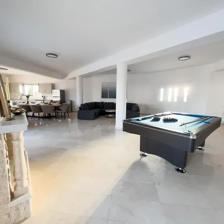 Villa Grand Lynn Seaview Ayía Nápa