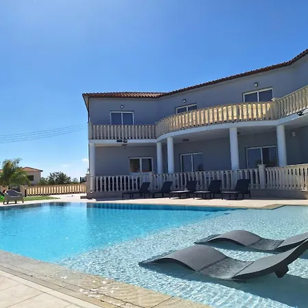 Grand Lynn Seaview Ayía Nápa
