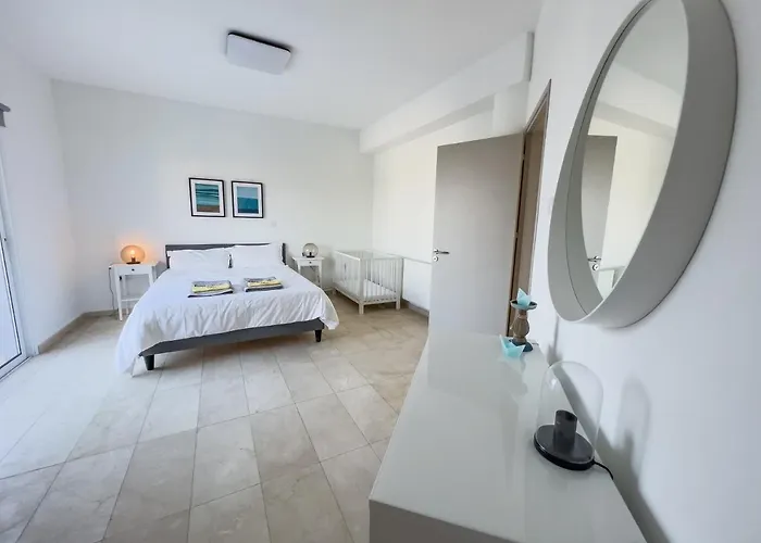 Grand Lynn Seaview * 아이아 나파