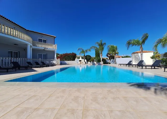 Grand Lynn Seaview Villa